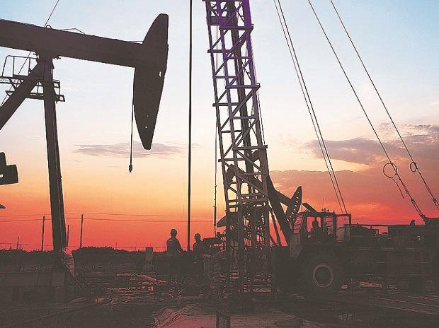 Crude oil price hikes by 9 %